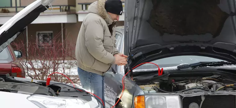 Rzęzi, brzęczy, nie odpala – usterki w aucie, które ujawni mróz