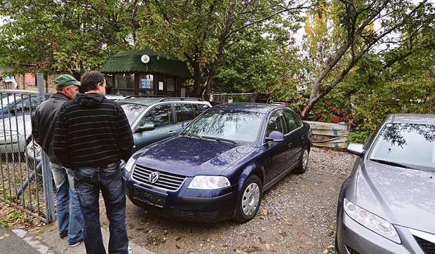 auto pijaca_291012_RAS foto Robert Getel