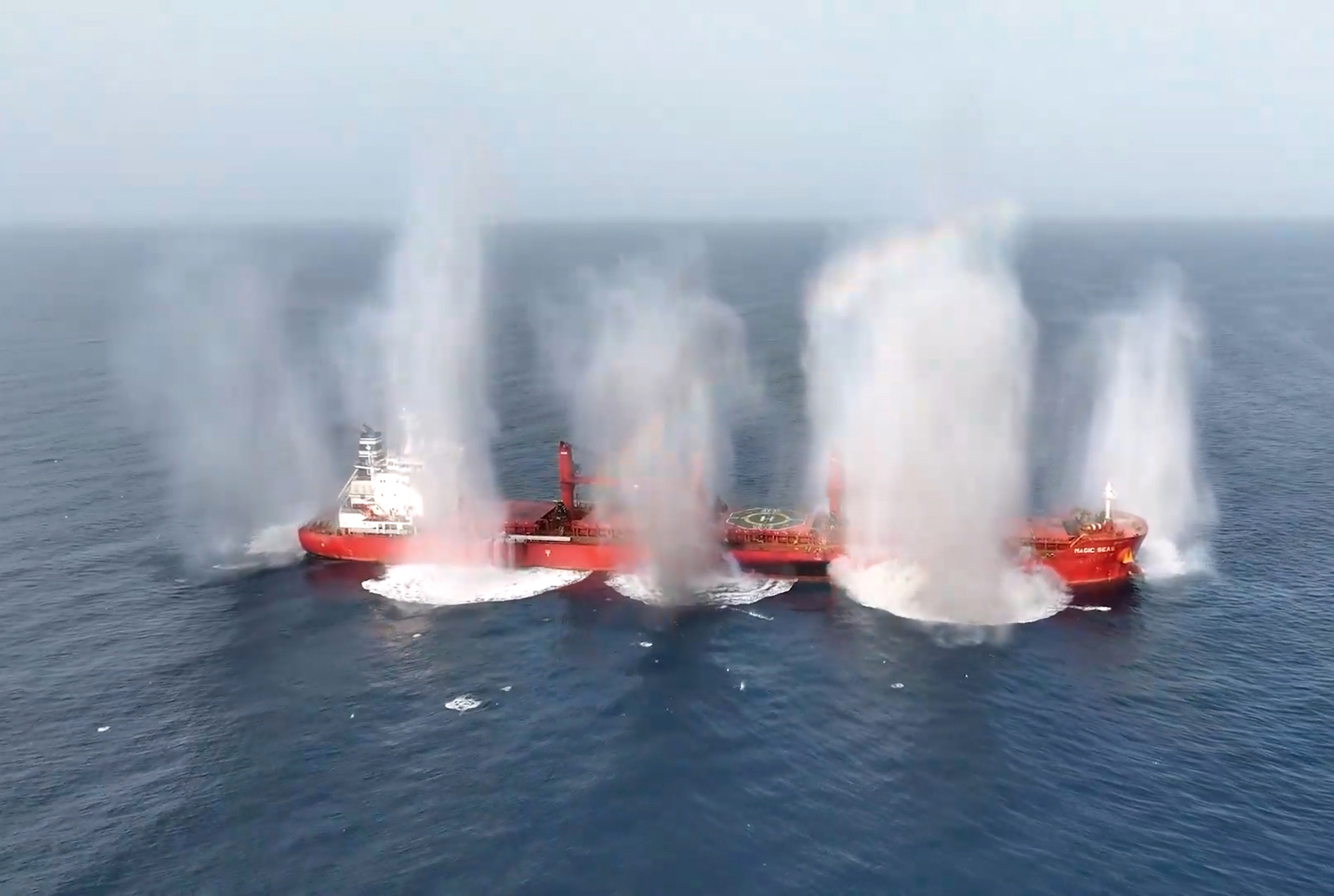 Trump sanciona red de contrabando de petróleo de hutíes