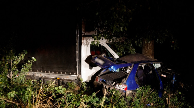 A balesetben életét vesztette a személyautó sofőrje /Fotó: Police.hu