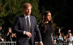 Książę Harry oskarża rodzinę królewską: To brudna gra wymierzona w Meghan
