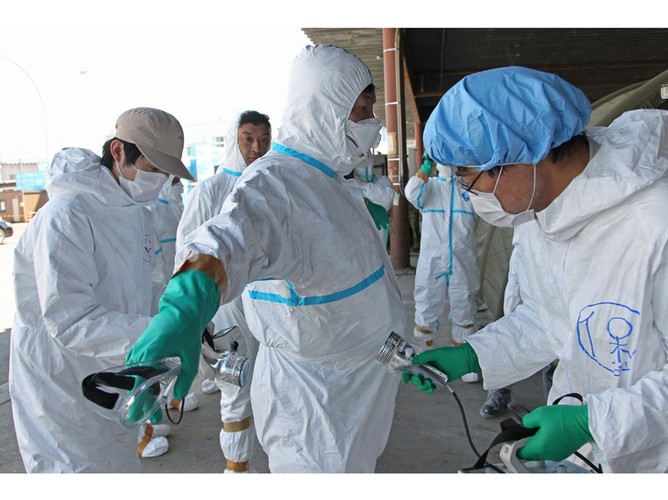 11 marca 2011 r. na skutek fali tsunami spowodowanej trzęsieniem ziemi o sile 9 stopni w skali Richtera, doszło do awarii elektrowni Fukushima I (Fukushima Daiichi). 12 marca nastąpił wybuch wodoru i doszło do zniszczenia górnej części budynku reaktora nr 1, a 14 marca taki sam wybuchł miał miejsce w bloku nr 3