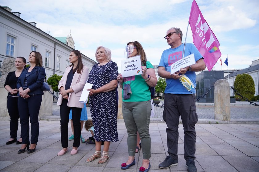 Matka Roberta Biedronia: Nieraz bałam się o życie mojego syna