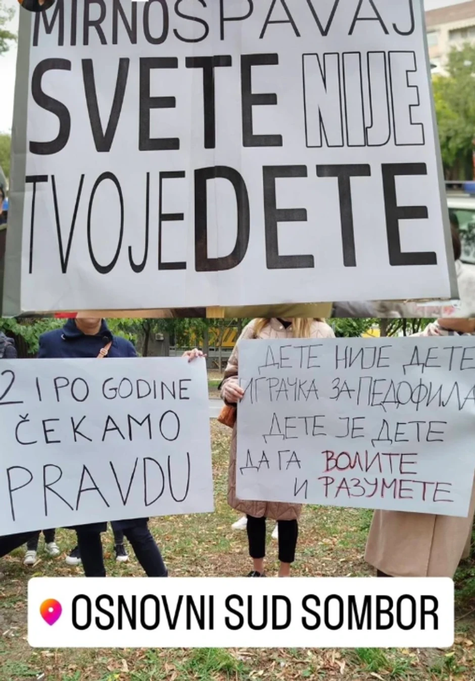 Podrška roditeljima ispred suda u Somboru