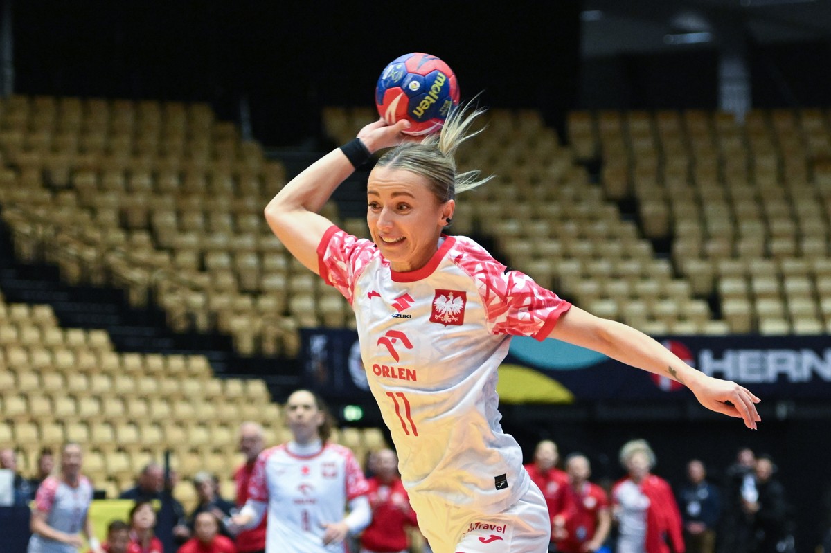 Mariola Wiertelak podczas meczu grupy 3 mistrzostw świata piłkarek ręcznych z Serbią w duńskim Herning