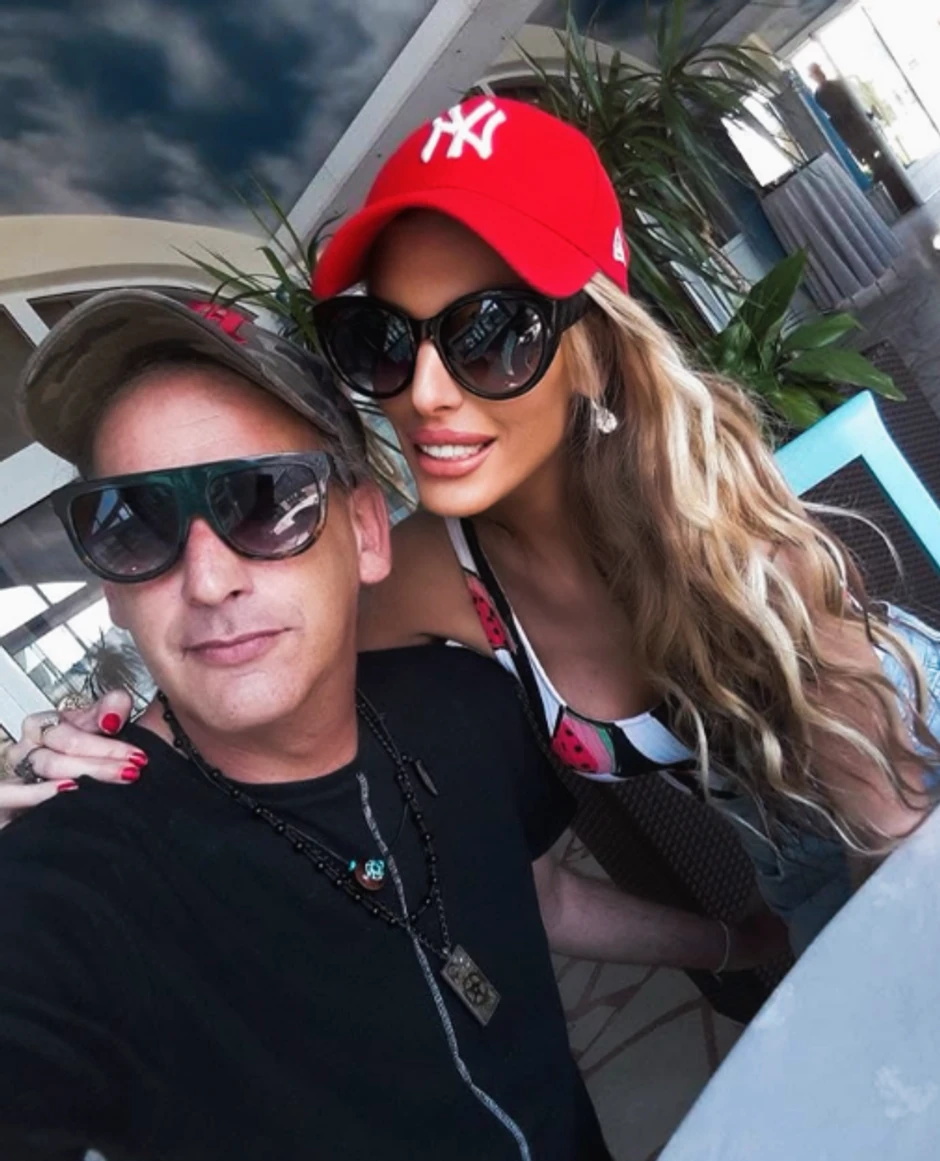 Ava Karabatić, objava