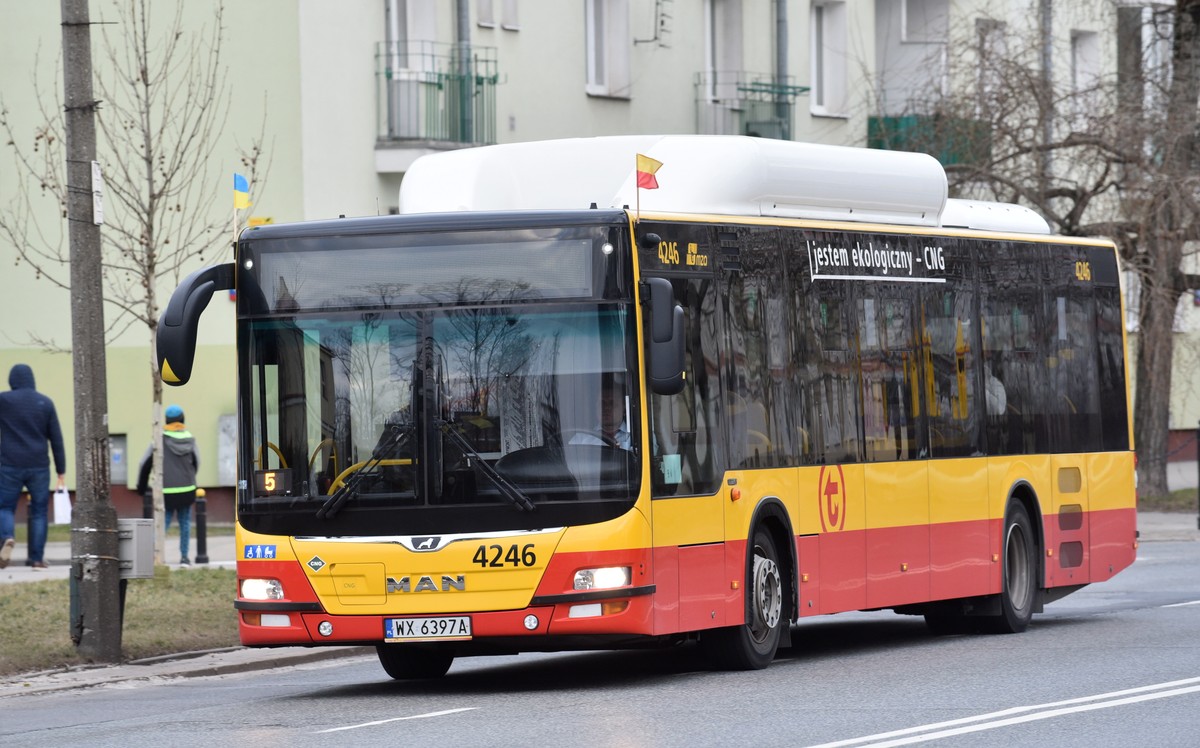 Spał w autobusie i nie reagował. Od 17-latka nie było też czuć alkoholu
