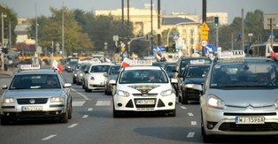 Protest taksówkarzy sparaliżował Warszawę [ZDJĘCIA]