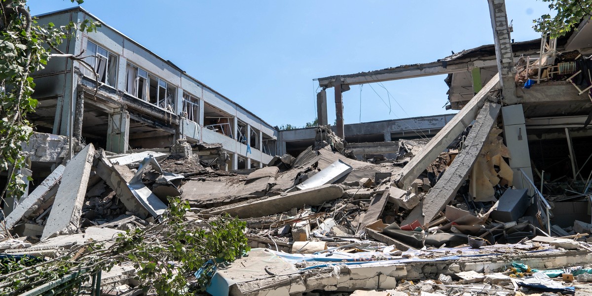 Szkoła w Charkowie zniszczona w wyniku rosyjskiego ostrzału rakietowego. 02.06.2022 r. 