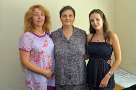 2295_Miroslava-sa--koleginicama-na-poslu