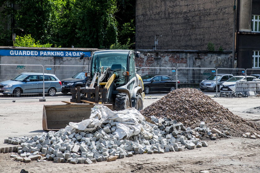 Przedłuża się remont pl. Biskupiego