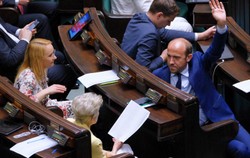 Budka pyta Dudę, czy w USA będzie rozmawiał o broni nuklearnej w Polsce