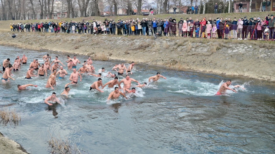 Pirot - plivanje za Časni krst