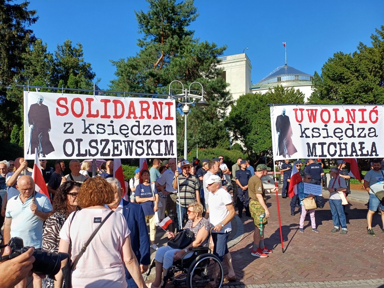 La lucha por proteger al hermano.  Olszewski ante el Sejm