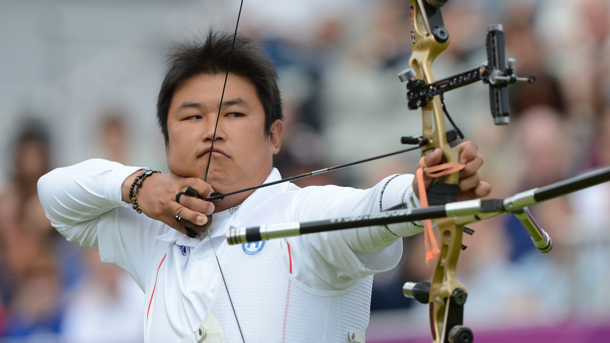 Koreańczyk Oh Jin-Hyek pokonał Takaharu Furukawę 6:0 w finale turnieju łuczniczego Igrzysk XXX Olimpiady Londyn 2012. Złoty medalista w 1/8 finału wyeliminował reprezentanta Polski, Rafała Dobrowolskiego.