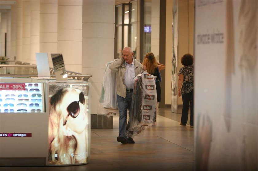 Minister Boni śmignął do pralni służbowym autem