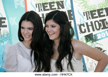 Kendall i Kylie Jenner w 2010 roku