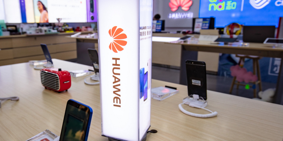 Przedstawiciele Alphabet Inc. - konglomeratu i holdingu powołanego do życia przez spółkę Google, która też wchodzi w jego skład - przekazali, że współpraca z chińskim koncernem Huawei została w dużej części zakończona