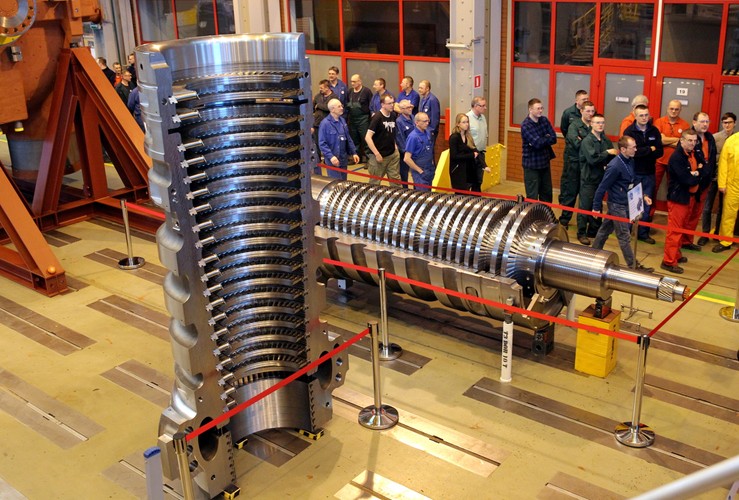 Uroczystość związana z wyjazdem turbiny o mocy 900 MW z Zakładu Turbin GE Power w Elblągu przeznaczonej dla Elektrowni Opole, 9 bm. (zuz) PAP/Tomasz Waszczuk