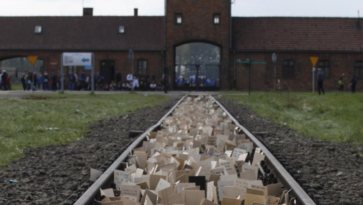 Polska - obok m.in. Niemiec, USA, Austrii, Wielkiej Brytanii i Izraela - wniesie finansowy wkład w konserwację miejsca po byłym obozie Auschwitz. Wysokość planowanej polskiej dotacji to 10 mln euro. W Sejmie rozpoczęły się prace nad projektem ustawy w tej sprawie.