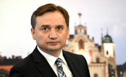 Polskie miasta "wolne od LGBT" nie dostaną pieniędzy z Unii. Ziobro chce interwencji Morawieckiego