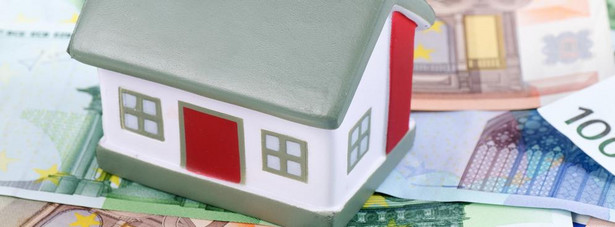 Najbardziej oczywistym wariantem sfinansowania nowego mieszkania jest wzięcie kredytu hipotecznego w jednym z banków.