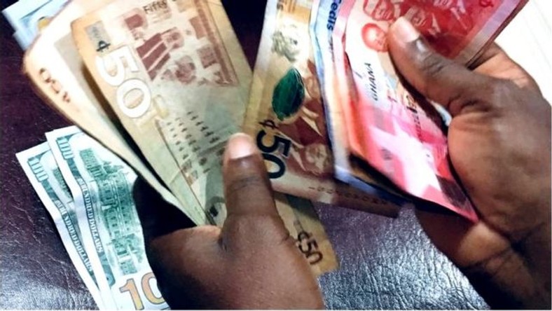 Restaurant owner in tears as customer leaves GHc 32,592 for his employees to share - Vimarsana News