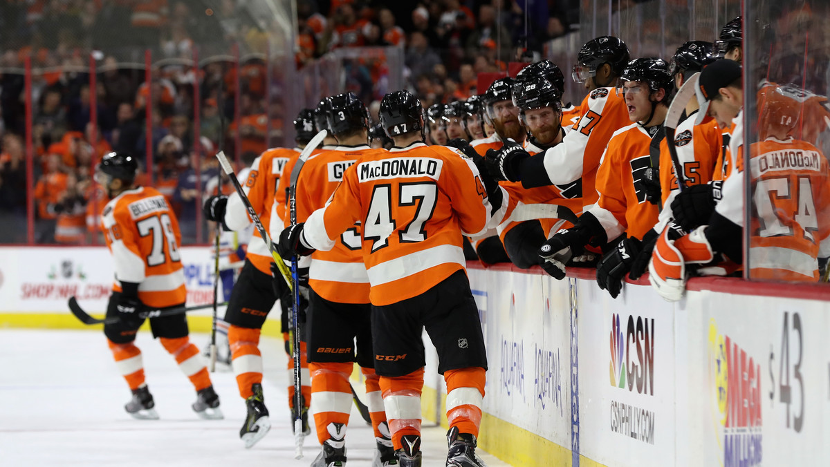 Philadelphia Flyers uzyskała dwucyfrową serię zwycięstw. Po dziesiąty triumf z rzędu Lotnicy sięgnęli pokonując Colorado Avalanche 4:3. To dopiero czwarty raz w historii organizacji z Miasta Braterskiej Miłości, gdy ich zwycięska seria sięga dziesięciu lub więcej sukcesów.