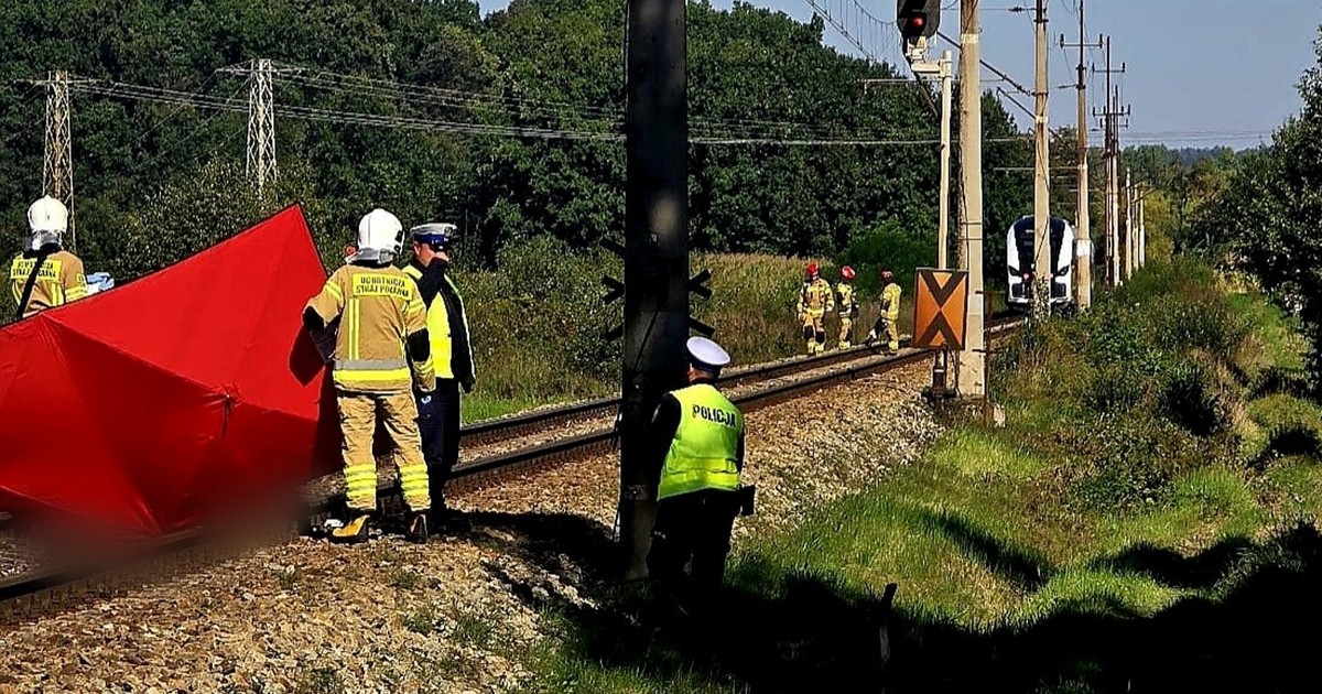 Tragedia na torach. Rowerzysta wjechał pod pociąg