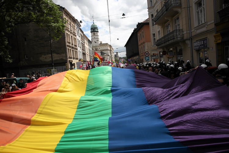 Dwie manifestacje w Krakowie. Homoseksualiści kontra narodowcy