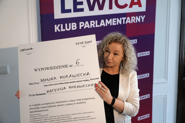 Posłanka Lewicy Katarzyna Kotula podczas wypowiedzi dla mediów w Sejmie