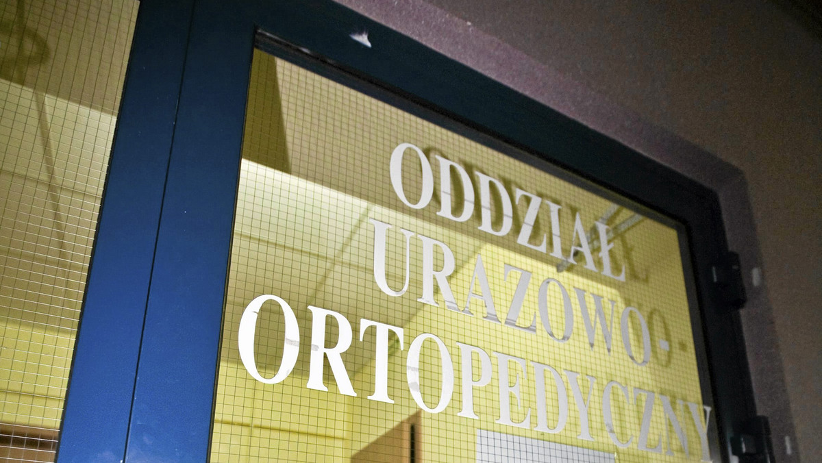 Z powodu obecności pacjentów zakażonych wirusem A H1N1 Uniwersyteckie Centrum Kliniczne w Gdańsku wprowadziło zakaz odwiedzin. Obowiązuje on do jutra, ale może zostać przedłużony.