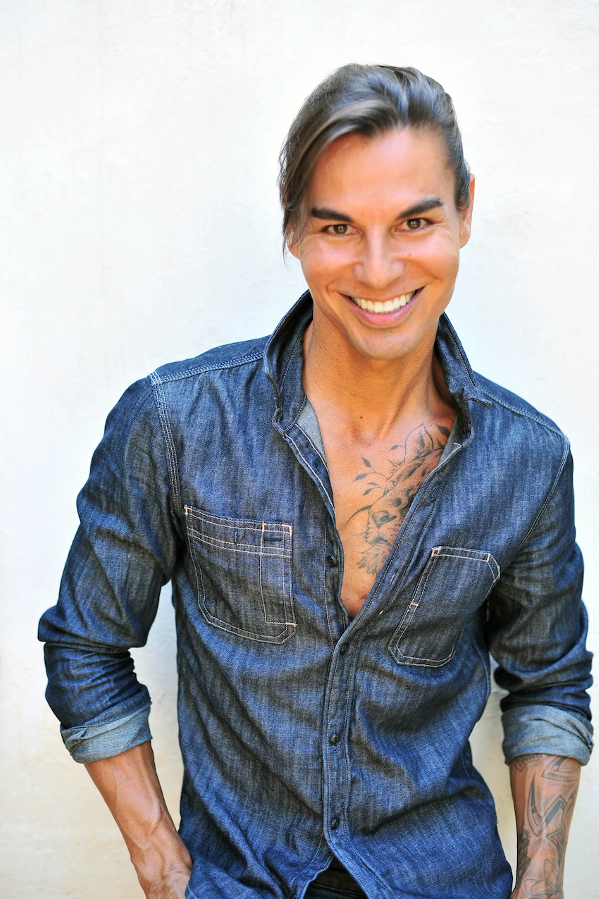 Julio Iglesias Jr La Camisa Negra