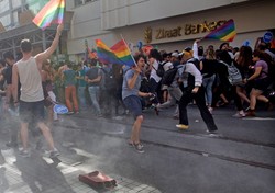 Brutalna interwencja policji w Stambule. Gejowska parada rozbita przez funkcjonariuszy