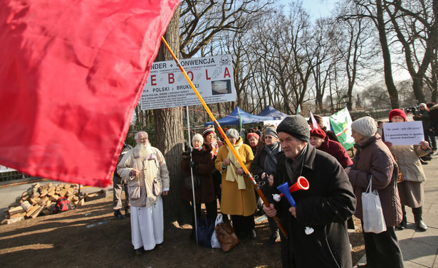 Protestujący rolnicy przed KPRM w Warszawie