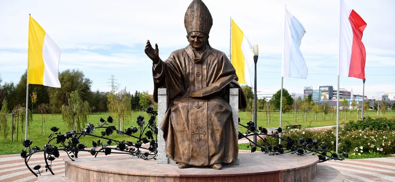 W Rzeszowie stanął nowy, już szósty pomnik św. Jana Pawła II [ZDJĘCIA]
