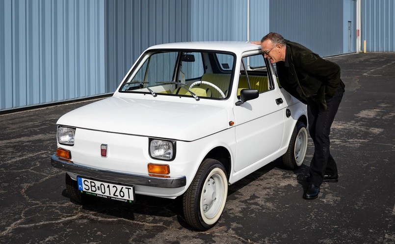 Fiat 126p, którego dostał Tom Hanks, sprzedany za ponad 363 tys. zł