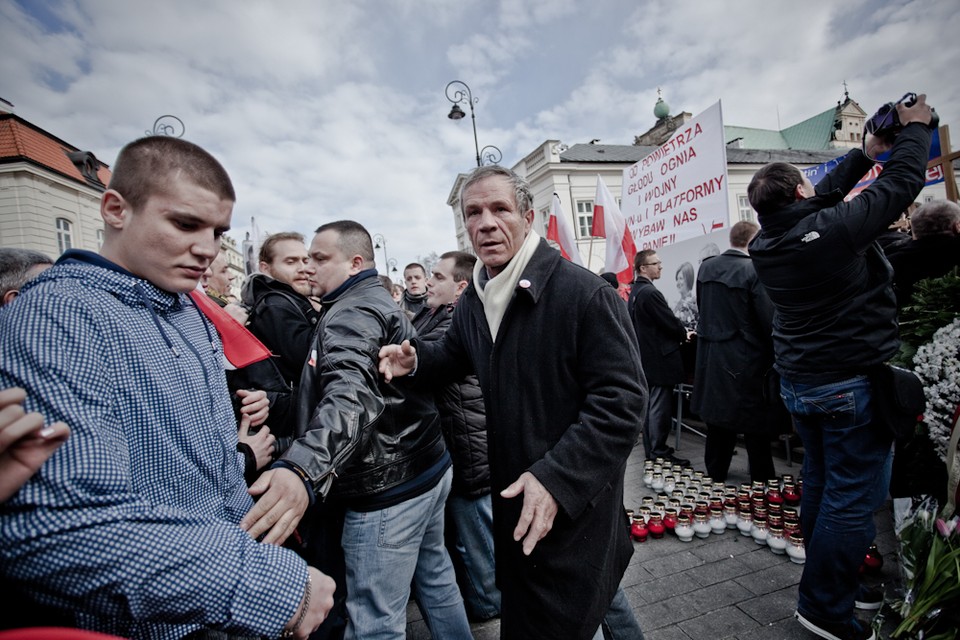 Zwolennicy PiS pod pałacem, fot. Maciej Stankiewicz