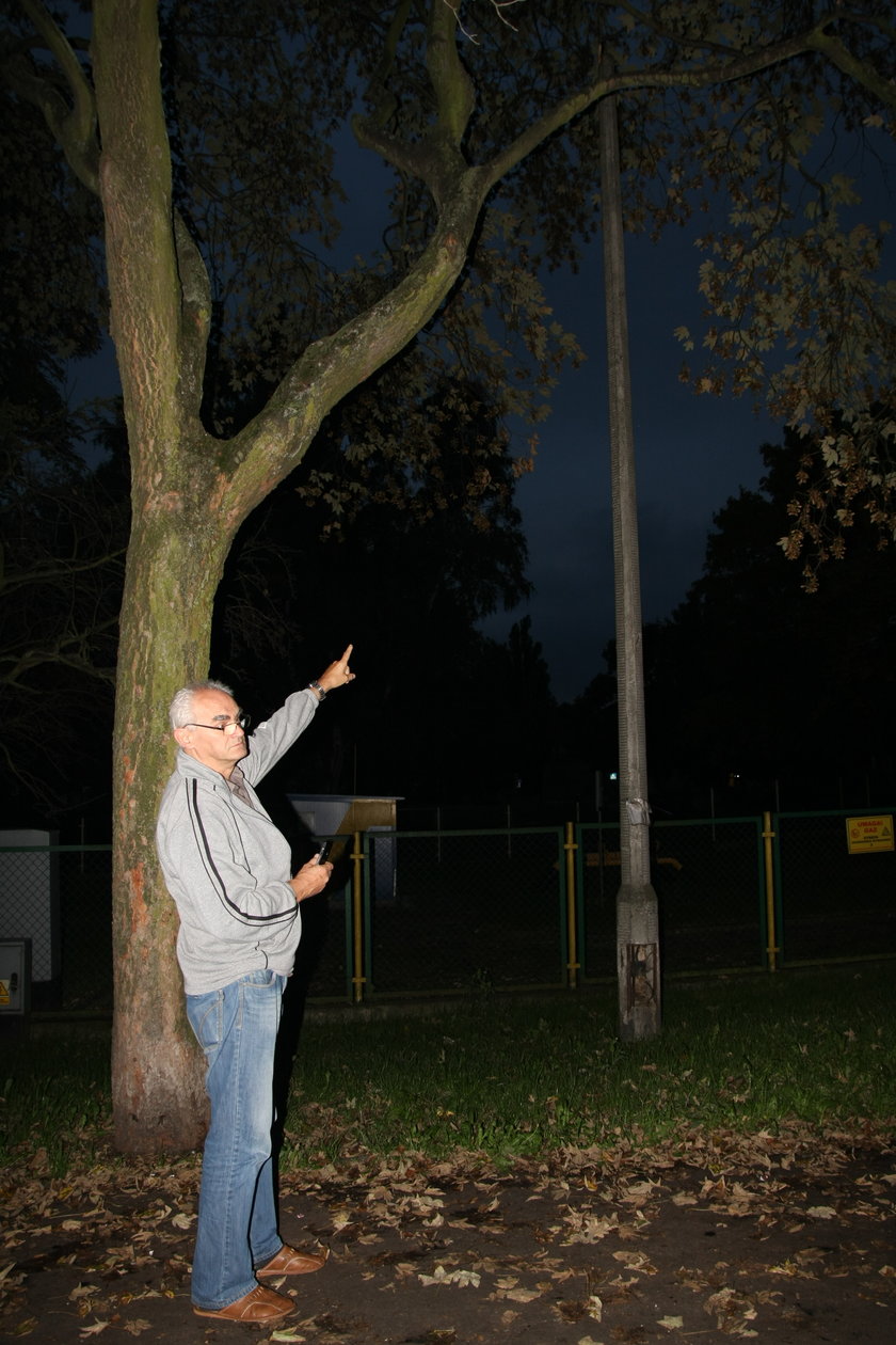 Andrzej Słowiński (68 l.) pokazuje na miejsce, w którym kiedyś stała latarnia
