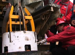Zobacz na żywo, jak wyciągają górników