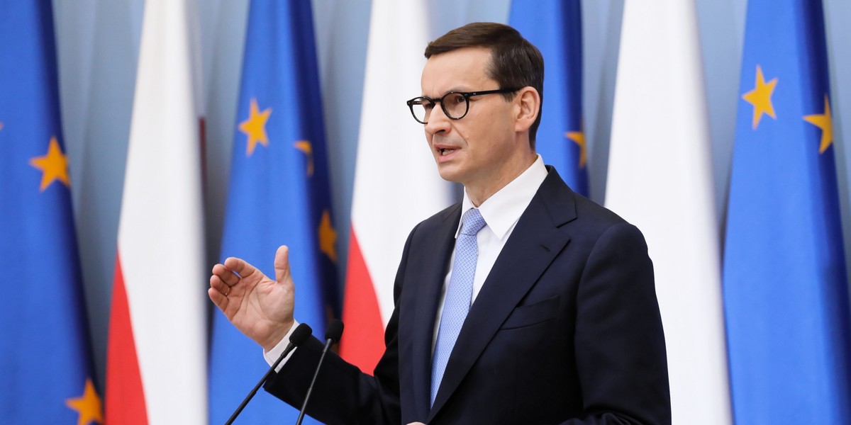 Premier Mateusz Morawiecki podczas czwartkowej konferencji prasowej