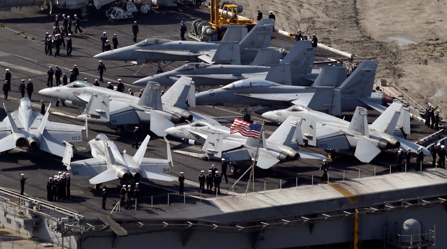 Lotniskowiec USS Nimitz płynie w kierunku Syrii