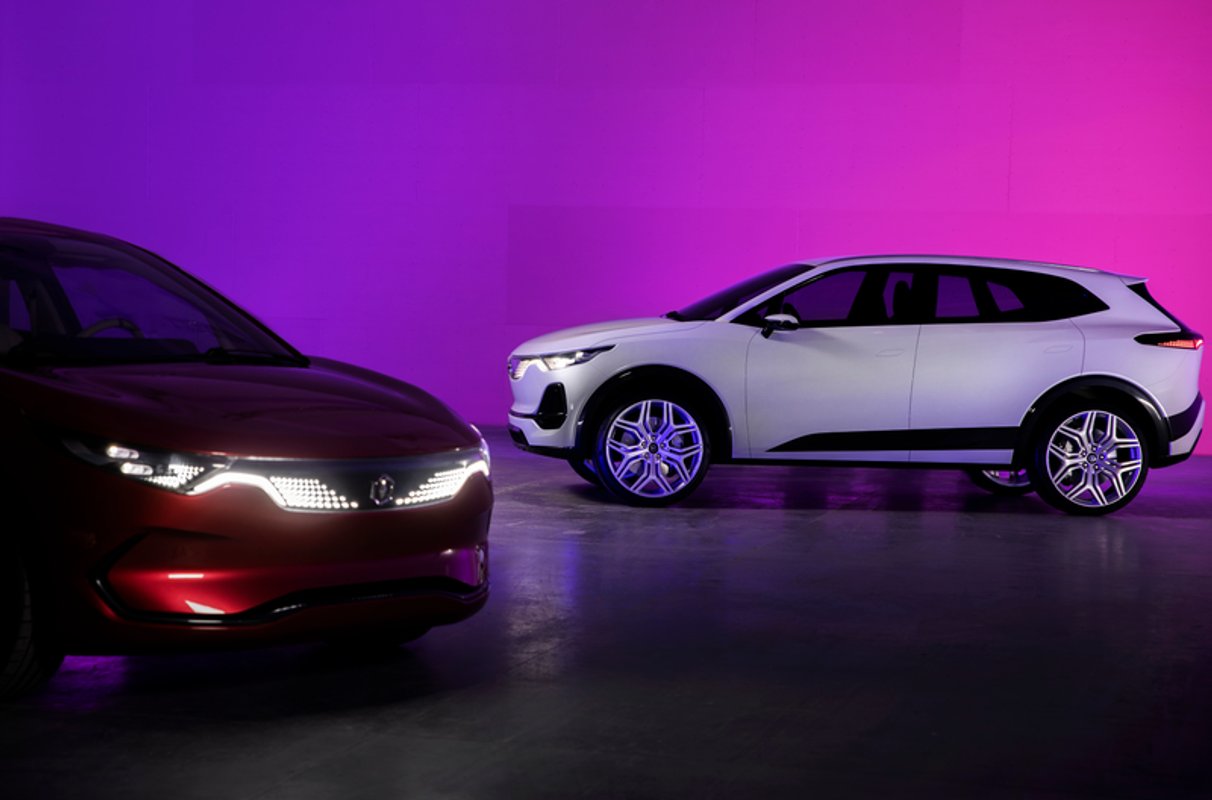 Dwa prototypy Izery to SUV i hatchback