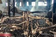 Ołeniwka. Spalone wnętrze budynku, w którym przetrzymywano ukraińskich jeńców