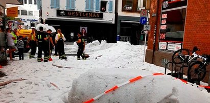 Atak zimy w środku lata! Aż ciężko w to uwierzyć, ale na ulice musiały wyjechać... pługi śnieżne