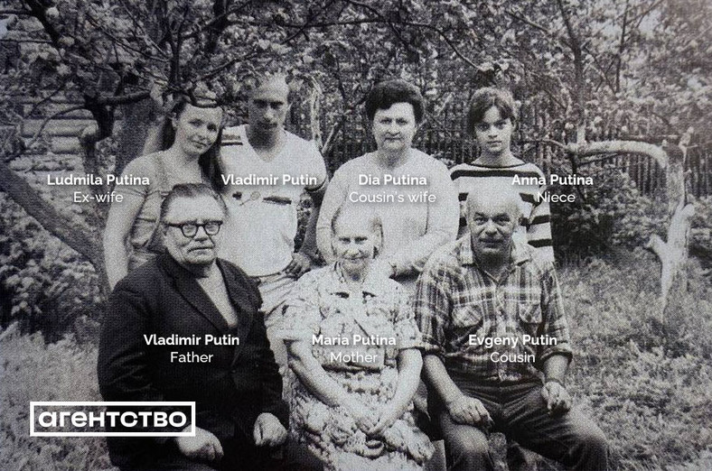 Putinowie ok. 1985 r. W górnym rzędzie od lewej: Liudmiła, b. żona Władimira Putina; gospodarz Kremla; żona jego kuzyna; Anna Cywilowa, wtedy Anna Putina. Dolny rząd: ojciec Putina, matka Putina, Jewgienij Putin - zmarły kuzyn.