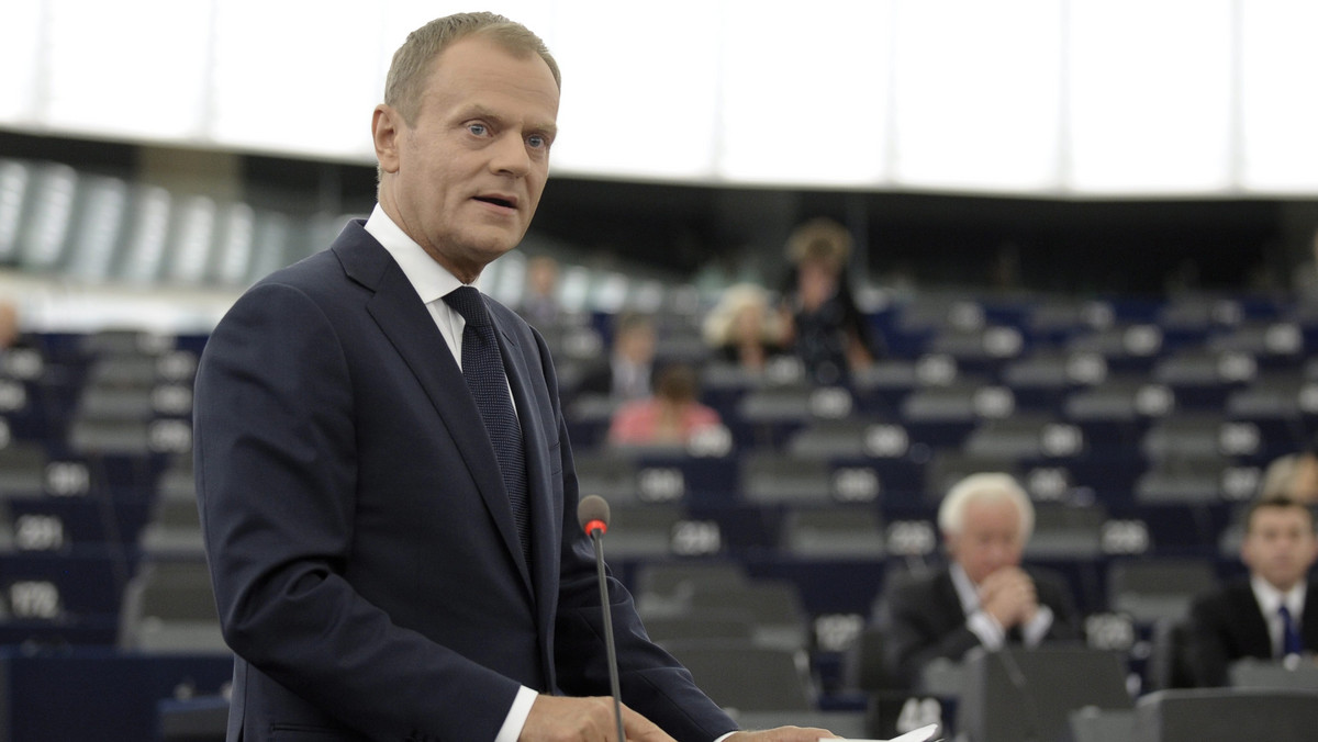 Termin wyborów parlamentarnych wyznacza konstytucja, a nie rząd i władza demokratyczna powinna przestrzegać terminów konstytucyjnych - powiedział dziś premier Donald Tusk w Parlamencie Europejskim w Strasburgu, odnosząc się do zarzutów polskiej opozycji.