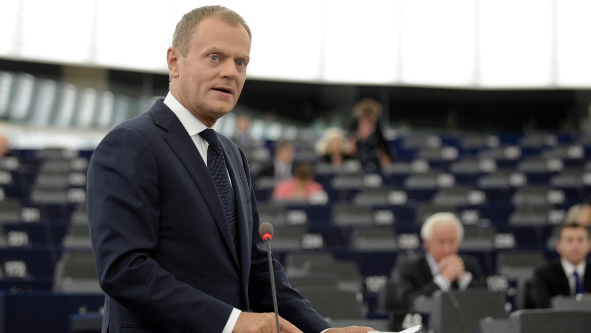 Premier Donald Tusk oceniając swoje dzisiejsze wystąpienie w Parlamencie Europejskim - jako premier kraju przejmującego przewodnictwo w UE - stwierdził, że większość wypowiedzi i komentarzy na ten temat była pozytywna. Premier nie przejął się wypowiedziami europosłów PiS. - Zupełnie nie robiło na mnie wrażenia te kilka niepotrzebnych głosów - powiedział wieczorem w TVP1. Dodał, że ich wypowiedzi sprawiły kłopot im, a nie jemu.