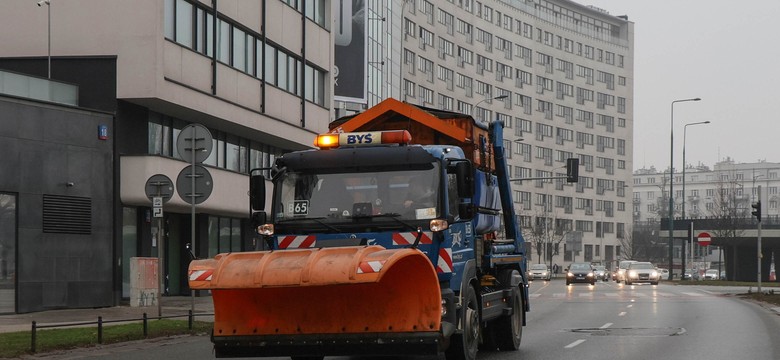 Alerty IMGW dla 14 województw. Marznący deszcz, gołoledź i silny wiatr