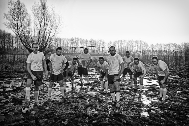 Kraków. Reprezentacja Polski w piłce błotnej przygotowująca się do Mistrzostw Świata w Szkocji podczas treningu. Zdjęcia Marcina Kądziołka z 